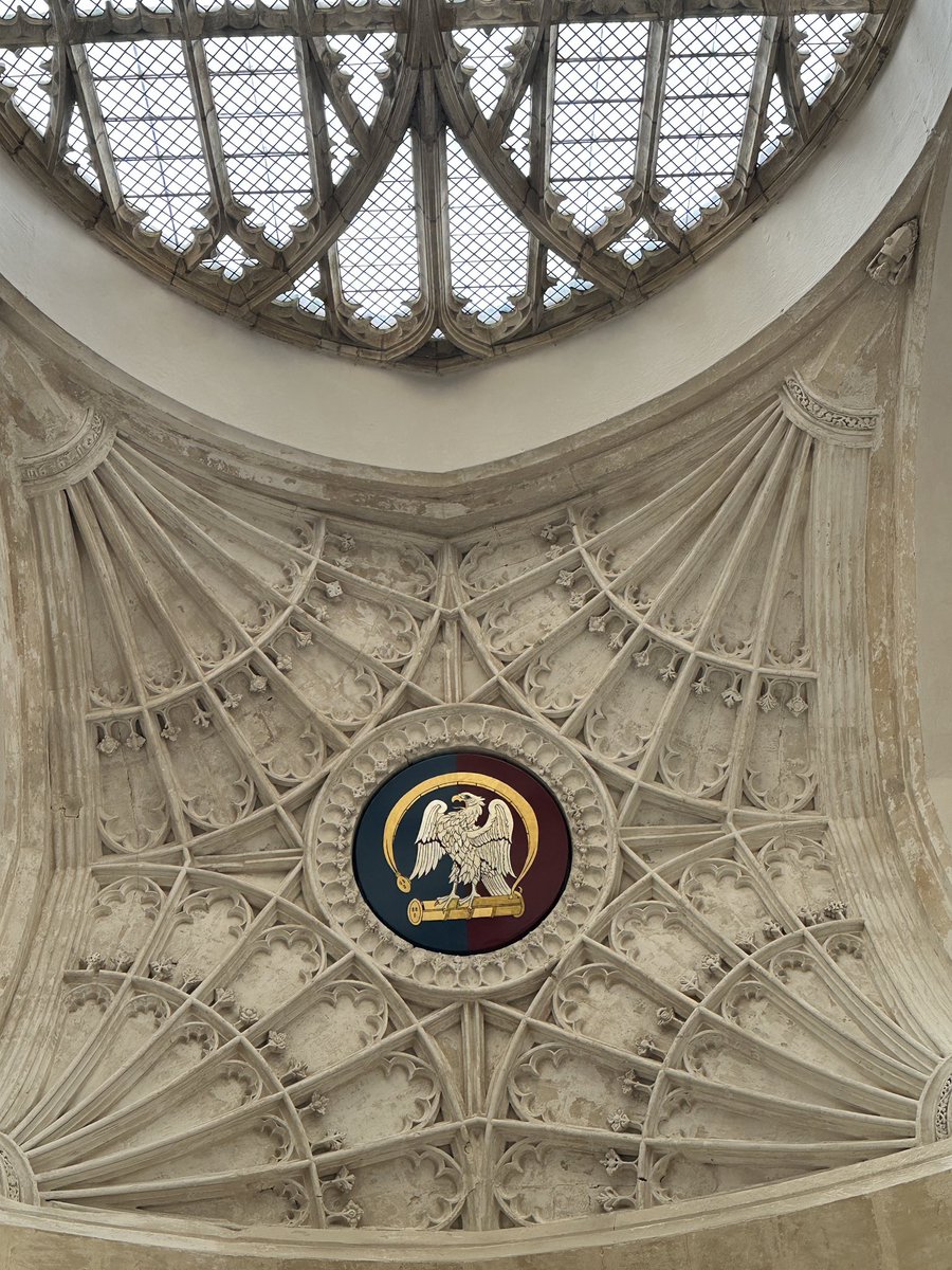 RAGriggsauthor's tweet photo. Fan vaulting and the falcon and feterlock emblem of the House of York at St Mary and All Saints, Fotheringhay, Northamptonshire.
#celingsonsunday #alwayslookup https://t.co/J4NT6hyyQr