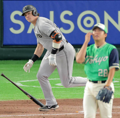 yakulpon's tweet photo. 【ヤクルト】3点リード守れず逆転負け　最大貯金11から歴史的急失速で借金10(スポーツ報知)

5月終了時で31勝20敗1分けで単独首位に立っていたが、6月は7勝11敗、7月は6勝17敗、そして8月も1勝7敗と歴史的な急失速
https://t.co/Ic2CK2kCQ3 https://t.co/C0uklTBXyF