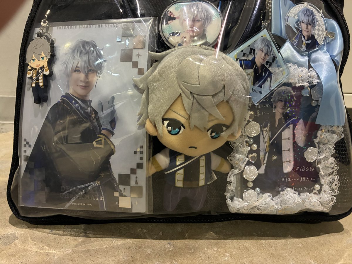 4cm10ko's tweet photo. この左上の泉(ねんどろの特典ラバスト)も同じ顔だった…公式に愛されているカードの絵ということですね… https://t.co/kOjcU4ThIE