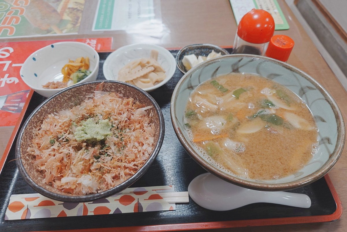 chappleracing04's tweet photo. 今アフロ記念にママとアイス半分こしてる https://t.co/ygRpEGWV78