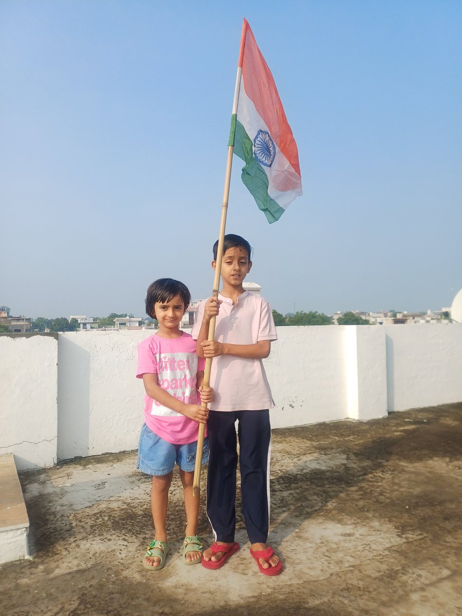 rahulbaisla001's tweet photo. @dm_ghaziabad @UPGovt @CMOfficeUP @ChiefSecyUP @CommissionerMe3 नन्हें हाथों में आन हमारी, बच्���ों के दिल में शान हमारी।
'हर घर तिरंगा' अभियान के तहत देश के भावी कर्णधार बड़े ही गर्व के साथ हमारा राष्ट्रीय ध्वज लहराते हुए! 🇮🇳✨" https://t.co/XAZSnVGynh