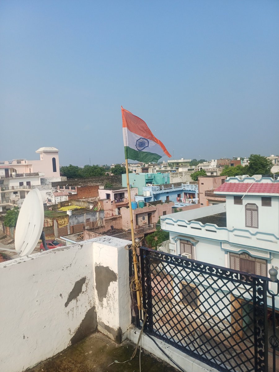 rahulbaisla001's tweet photo. @dm_ghaziabad @UPGovt @CMOfficeUP @ChiefSecyUP @CommissionerMe3 नन्हें हाथों में आन हमारी, बच्���ों के दिल में शान हमारी।
'हर घर तिरंगा' अभियान के तहत देश के भावी कर्णधार बड़े ही गर्व के साथ हमारा राष्ट्रीय ध्वज लहराते हुए! 🇮🇳✨" https://t.co/XAZSnVGynh
