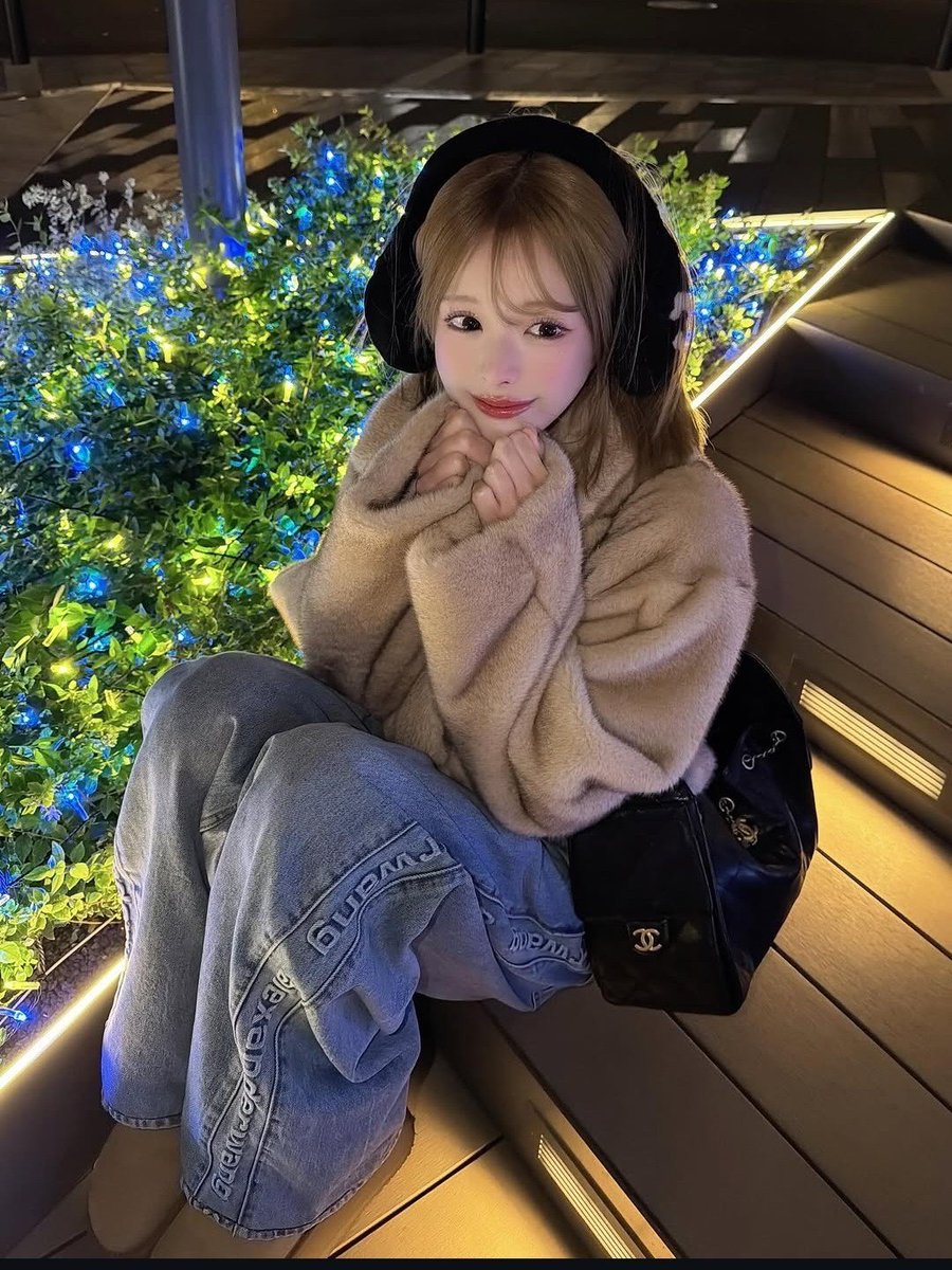 CrystalLove1009's tweet photo. Happiest birthday dear mina 🤍🫂.. we love you 💗 https://t.co/4kVzhpB4dE