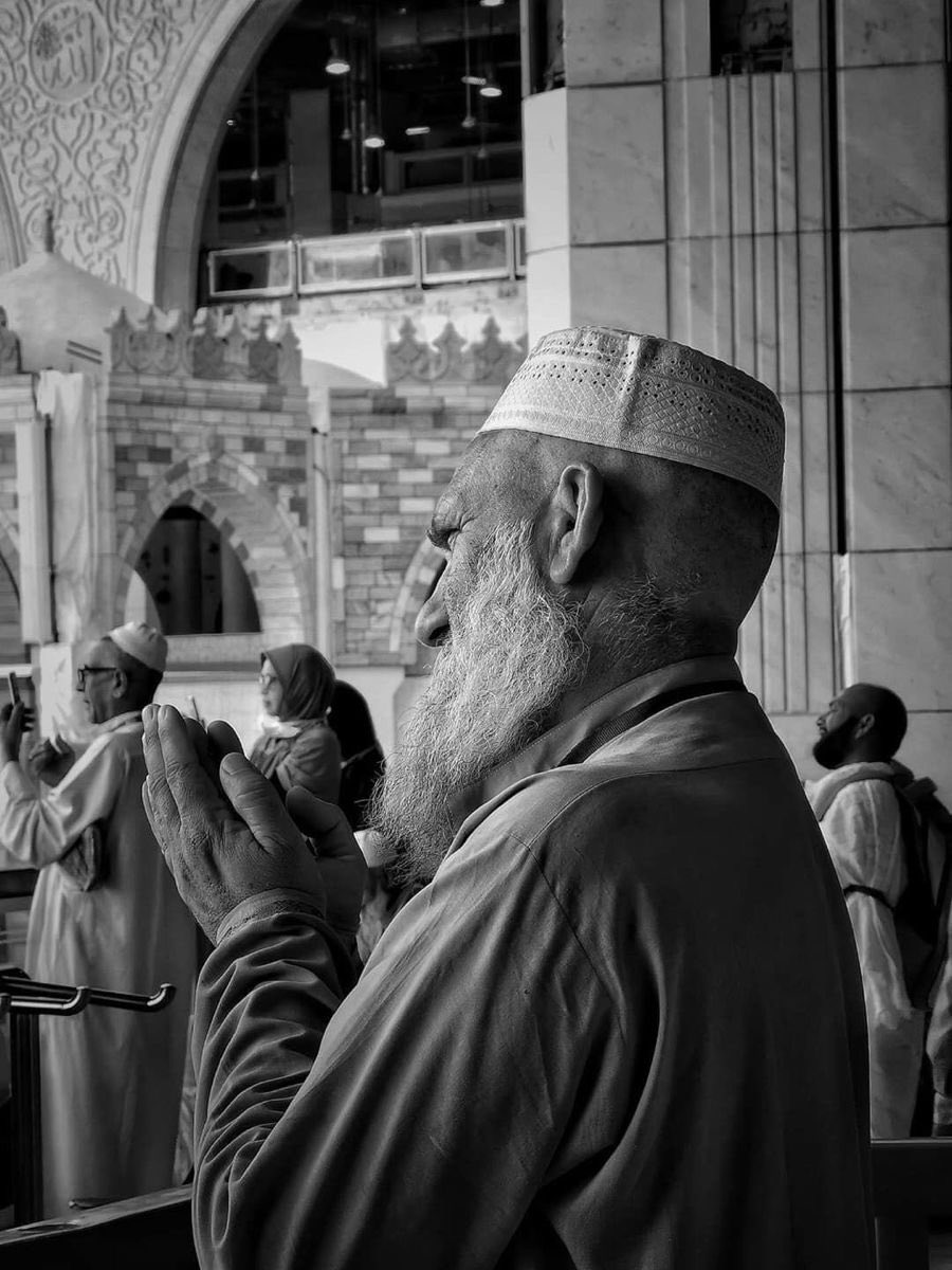 elqumh's tweet photo. "رَوِّضْ فُـؤَادَكَ أَنْ يُنَاجِيَ رَبَّهُ  
 كَمْ مِنْ أَمَـانِي حُقِّقَتْ بِدُعَاءِ" https://t.co/1OQoaTpXpv