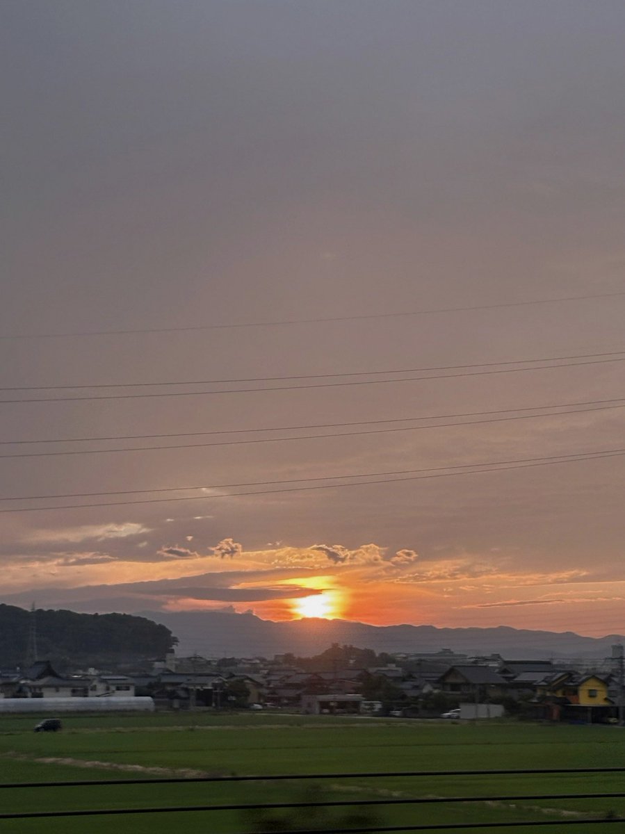 Raizen974's tweet photo. 日曜日駅人が溢れてお客さんお昼頃から
多くて仕事疲れる💦
他所からゴミ持って来て捨てられるの
凄く困る😰
飲みかけ食べかけのゴミも分別大変💦
だよ😣 https://t.co/caUohckd8h