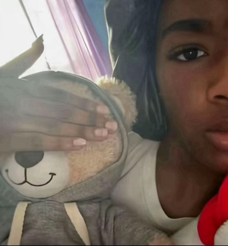 PawsomeVrchat's tweet photo. @KorcheaVN Not in front of my teddy bear :-: https://t.co/yPfShxD3iY