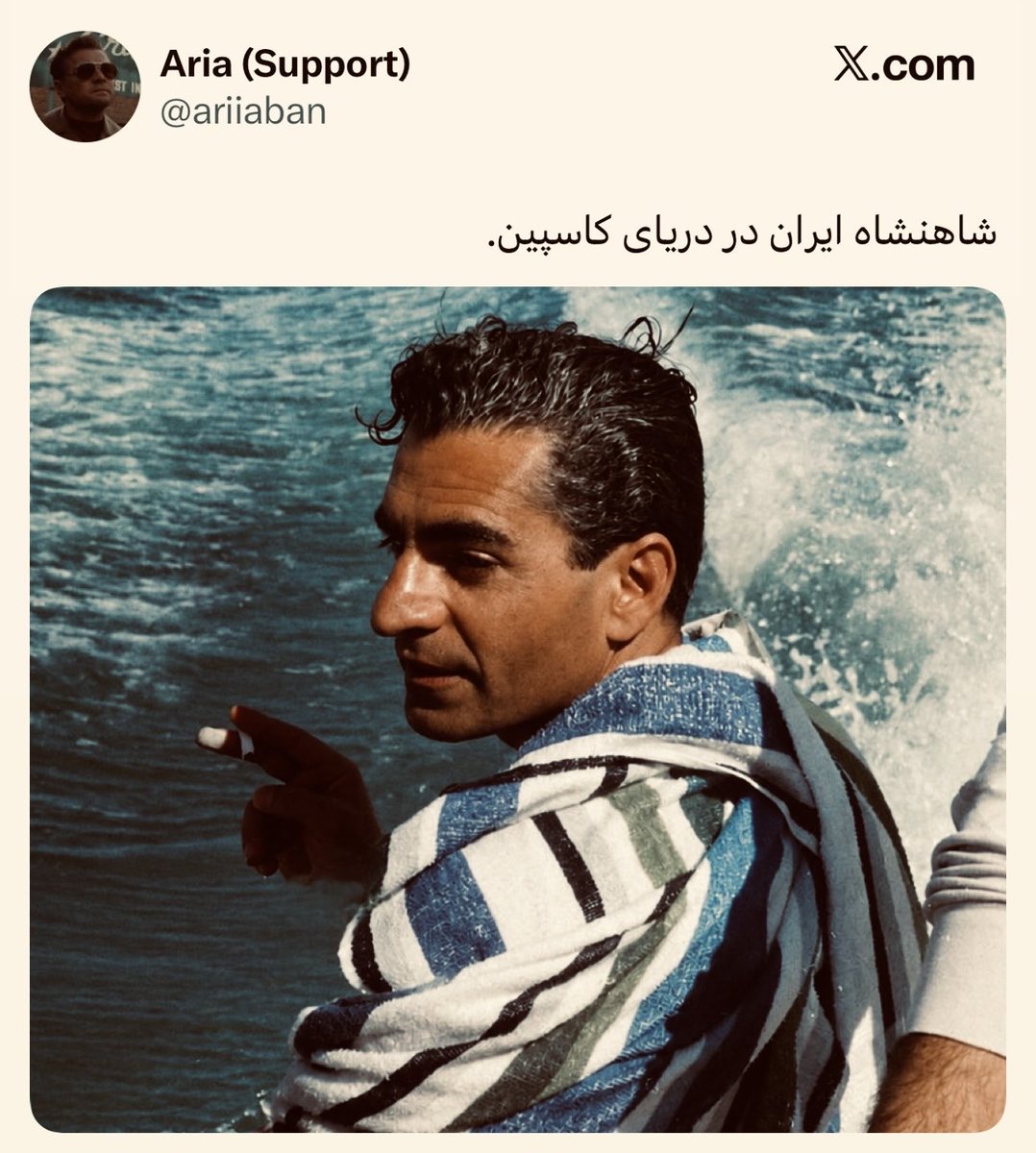 hassanemolaei's tweet photo. یه عکس که مشغول خدمت باشه ازش نیست!
همش تو حالت نعشه بازی و آب بازی و زن بازی (؛
درود به نسل ۵۷ بابت زدن دکمه این خاندان.. https://t.co/6rlaKRL7m0
