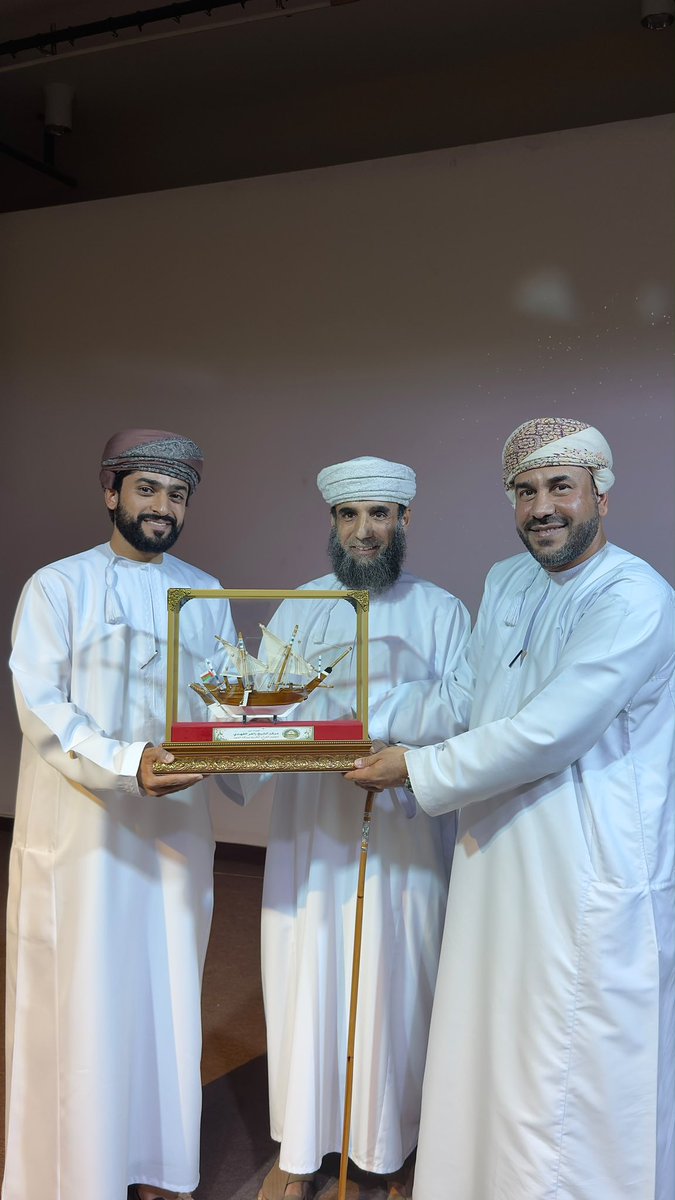 Aetehadteam's tweet photo. #صلالة 

بدعم من فريق الاتحاد ببركة الموز واستغلالاً للوقت خلال الاجازة الصيفية لابنائنا الطلاب
حفل ختام مركز الشيخ زاهر بن سيف الفهدي الصيفي ببركة الموز. https://t.co/Quq9e8Cvjm