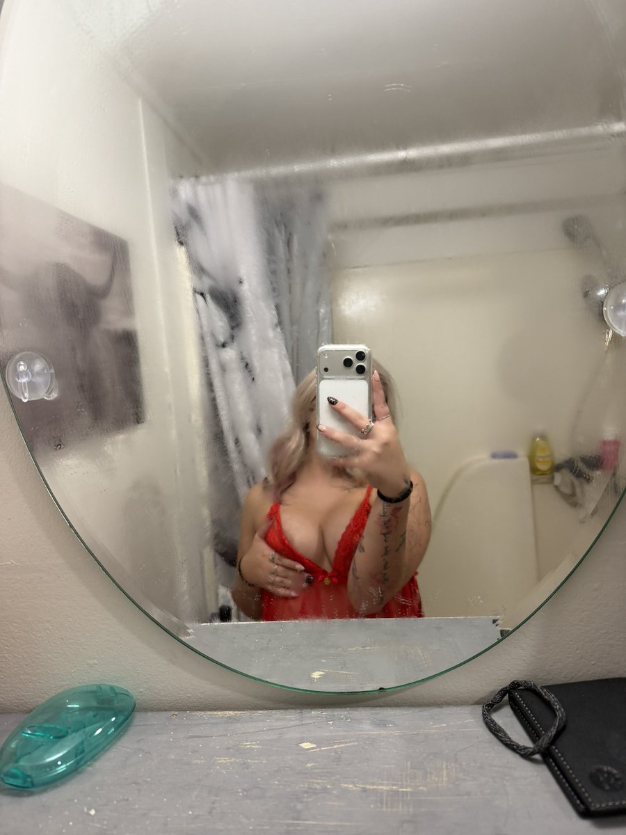 therealbre011's tweet photo. HMU babes #selling https://t.co/1rLfi7GCPI