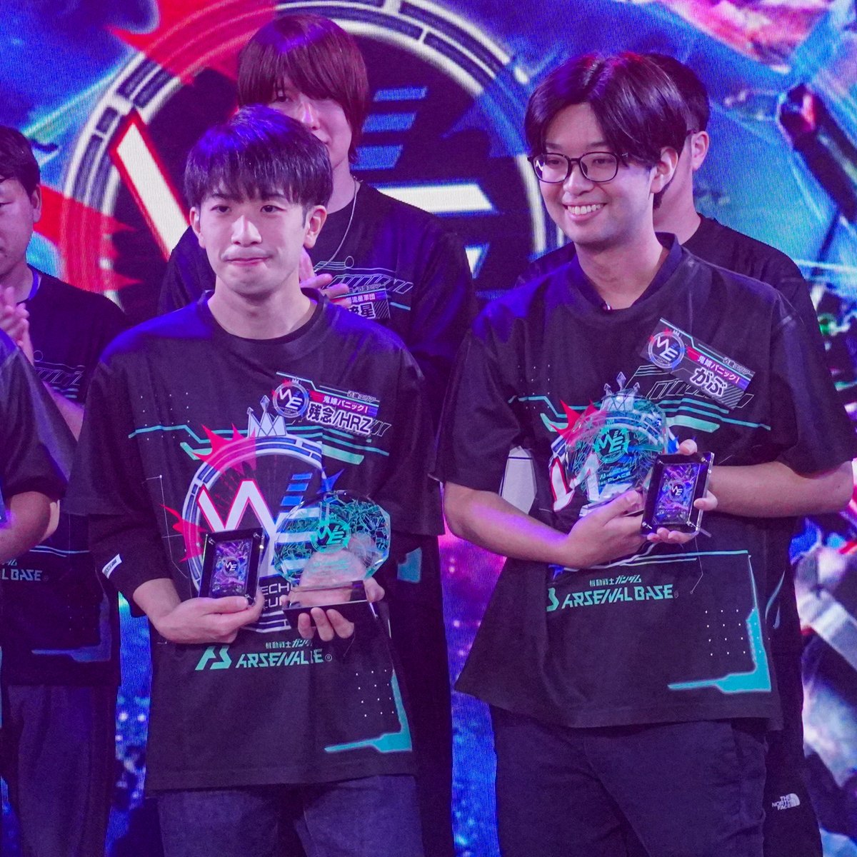 gundam_ab's tweet photo. ◤機動戦士ガンダム #アーセナルベース WAVECHOES CUP 決勝トーナメント◢
ご視聴いただきありがとうございました‼

見事！優勝に輝いたのは…
近畿エリア代表「鬼嫁パニック！」 がぶ 選手・残念/HRZ選手です👑
おめでとうございます！

この後はWAVECHOES SEASON:04の情報とそして…
https://t.co/lTO8fENFS1
#アセべVECUP