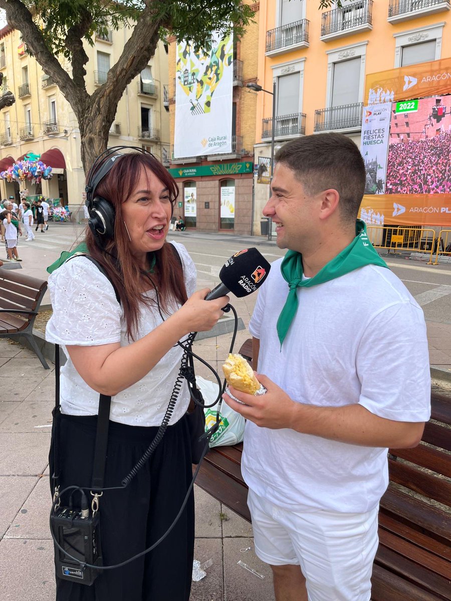 aragonradio's tweet photo. ¡Buenos días , hoy también desde Huesca! 💚

¿Cómo están viviendo los oscenses las horas previas al lanzamiento del cohete anunciador de las fiestas de #SanLorenzo2026? 

Ven a vernos a nuestro estudio móvil en la plaza de Navarra 🚀

Especial #LaCadiera 📻

🔴 https://t.co/SOmmns4ZPl