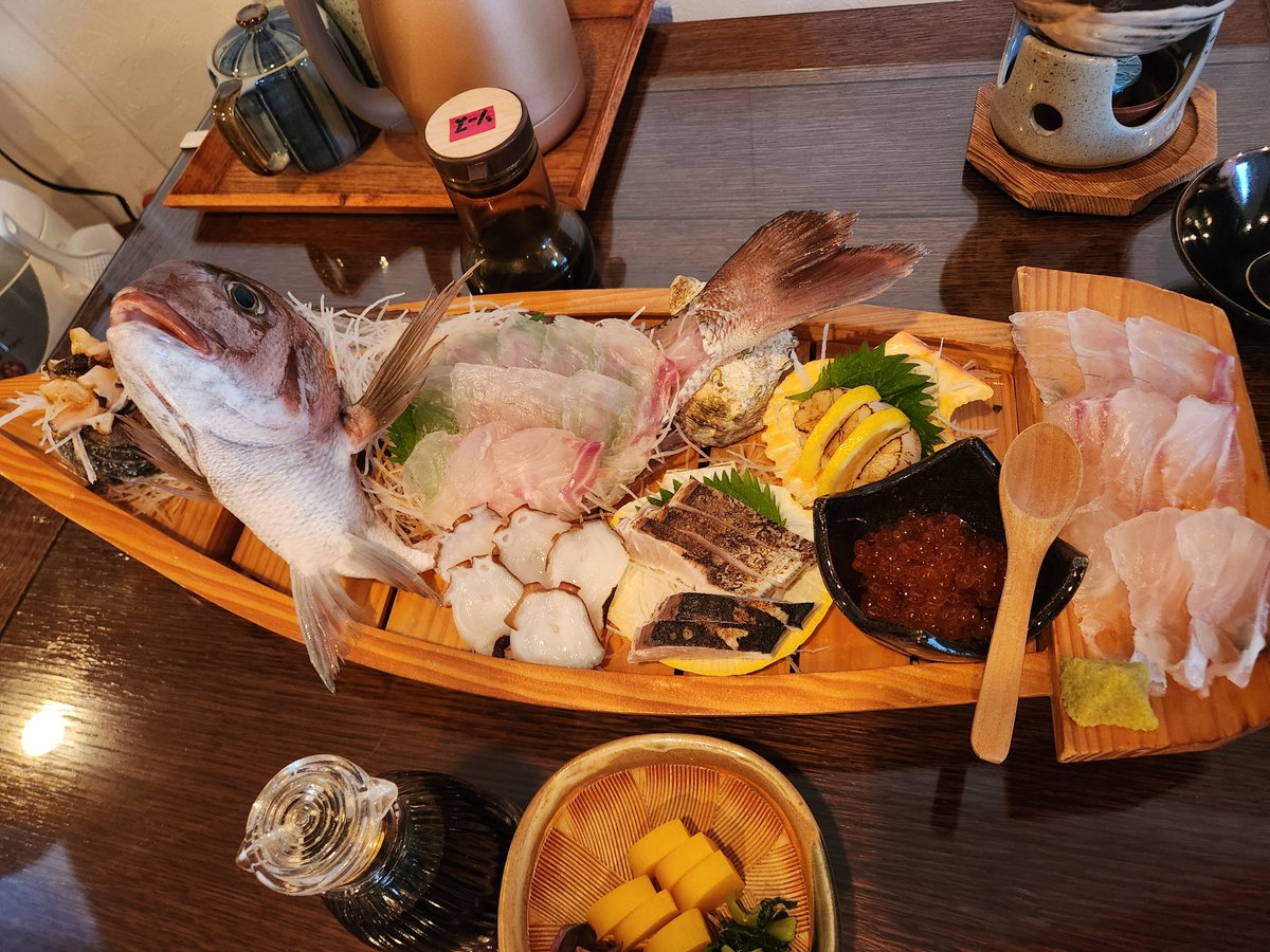 NmGqt's tweet photo. 三重満喫グルメ編①
海鮮づくし！
伊勢海老の刺身もあって、写真ないけどぷりっぷりで美味しかった～ https://t.co/zjB2FOht0Q