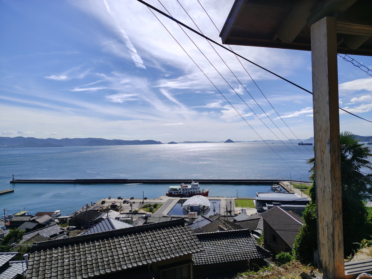 JJ5PSM's tweet photo. 昨日8/8(土)瀬戸内国際芸術祭作品の受付で男木島に行ってきました。
女木島は海水浴客でにぎわっていたようです。 https://t.co/Qy6gFIrOiH