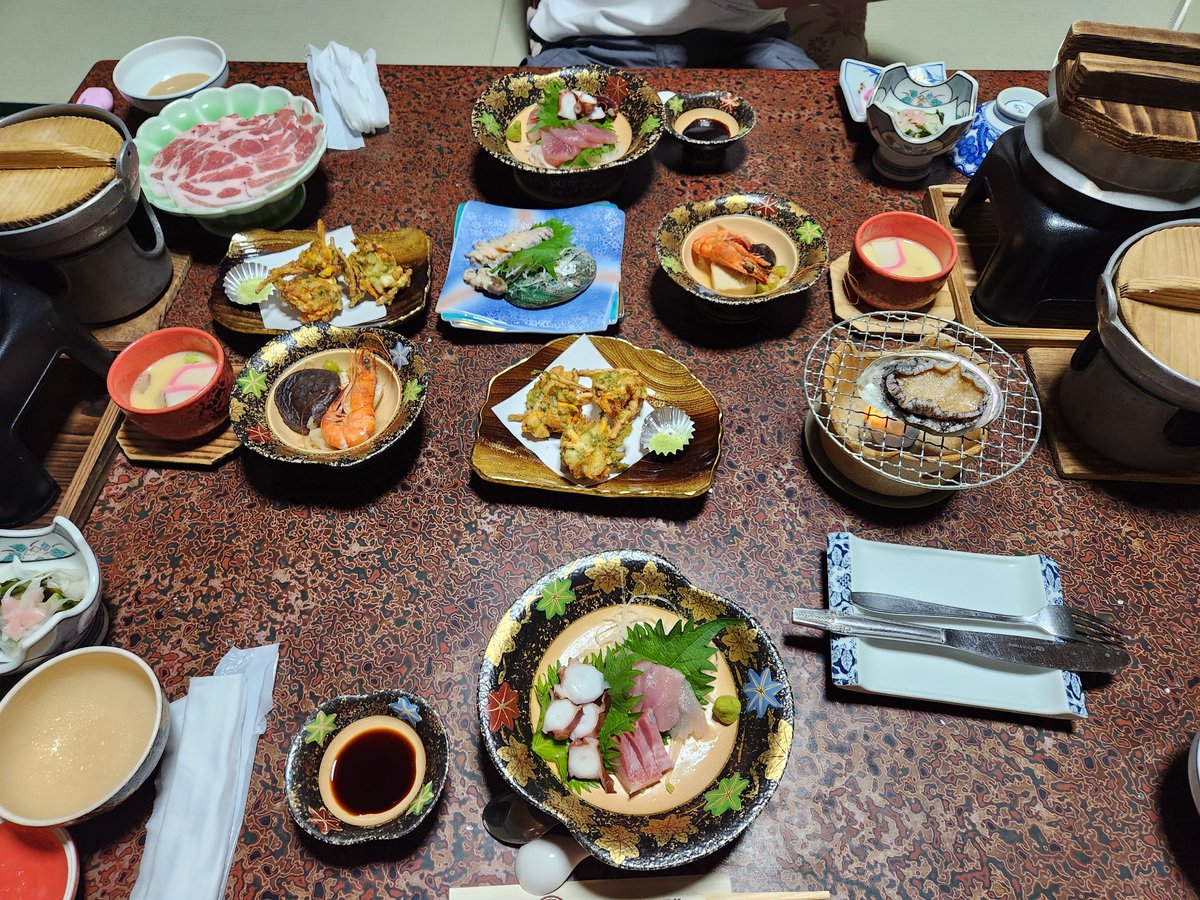 NmGqt's tweet photo. 三重満喫グルメ編①
海鮮づくし！
伊勢海老の刺身もあって、写真ないけどぷりっぷりで美味しかった～ https://t.co/zjB2FOht0Q
