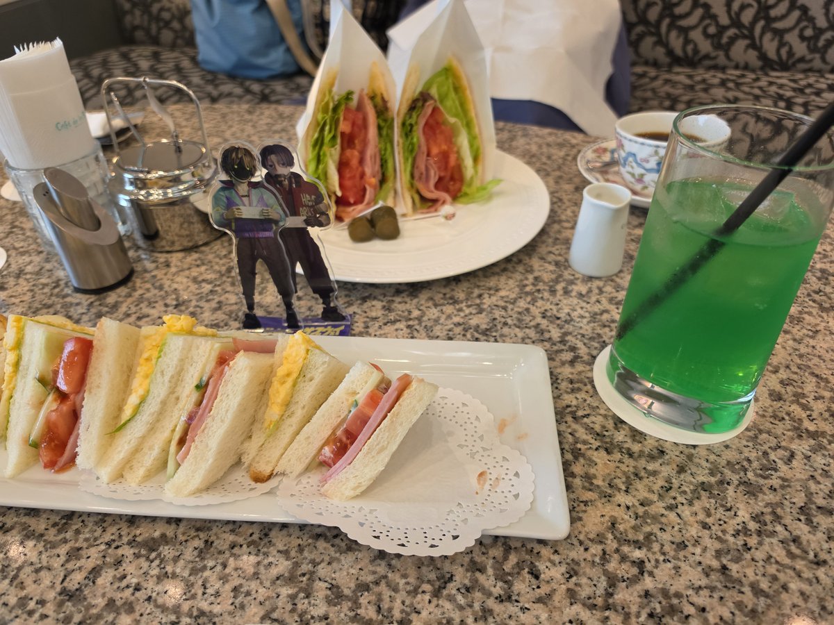 alllikelove's tweet photo. 光夏展に行ってきました。ランチはマクカト、ケーキはナレちゃんお供に。ヒカルの中に手を入れてきました。気持ち悪さもちゃんと再現されてました！ヨシの擬似体験。思い出のサンショウオさんもいた。 https://t.co/fUdbtwqjNC
