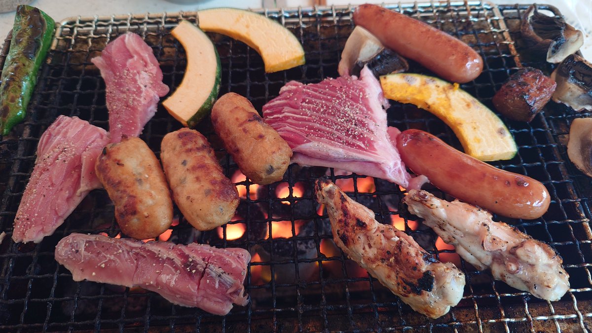 tepesyu's tweet photo. 肉魚野菜入り混じるBBQ
グレートでスよこいつは〜〜〜っ👍️ https://t.co/ecbT6aYErP