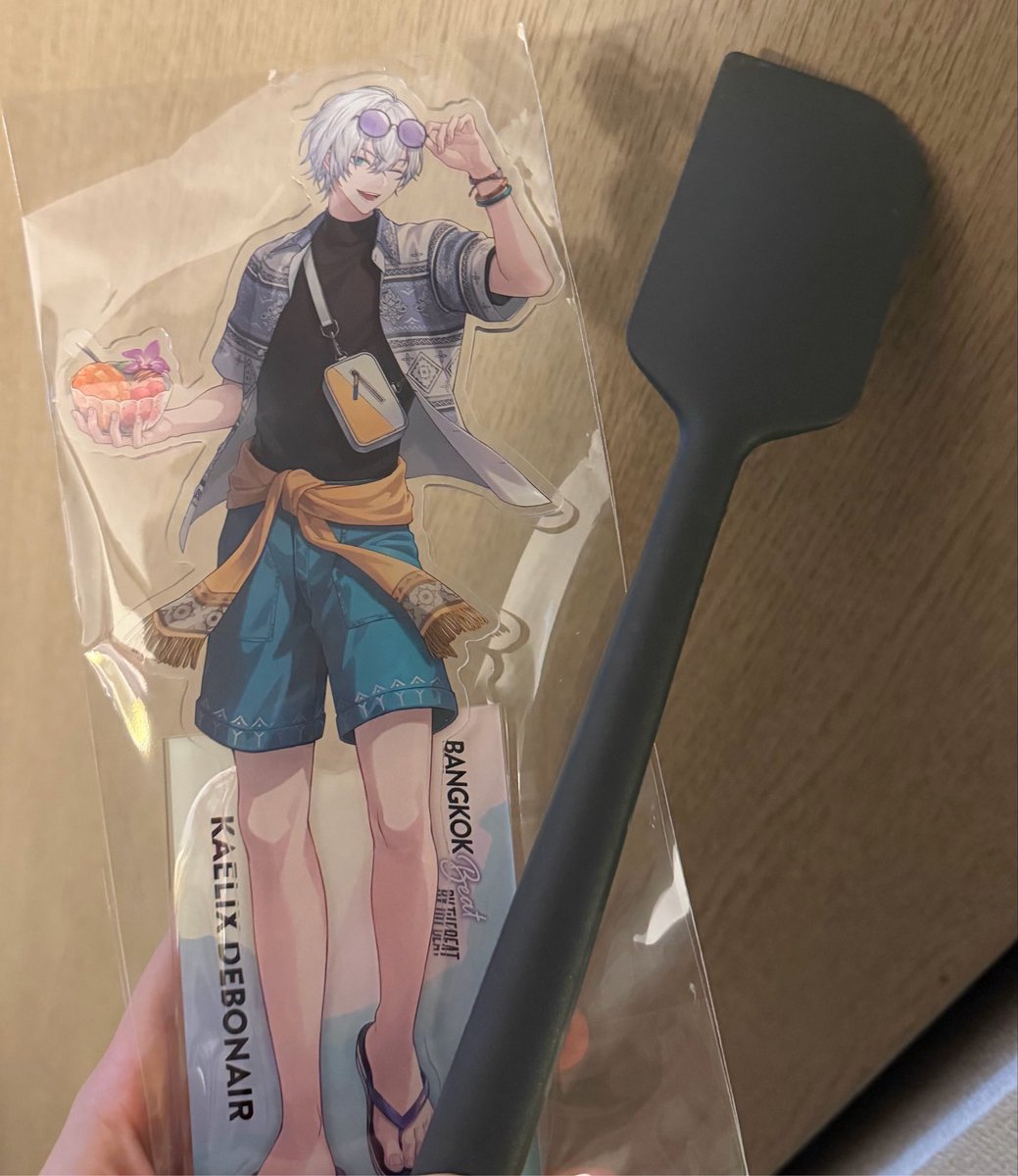 Setsu_1105_'s tweet photo. If you ask the actual size of this stand, go and see your splatula at home. Same height. https://t.co/zbIoP5RNfz