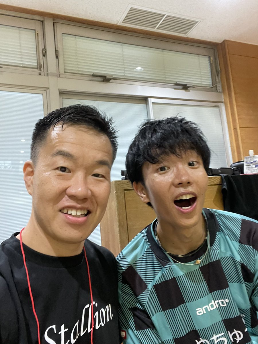 MaaaR_Nagano's tweet photo. 今日はワールドラバーマーケットさん主催の国際交流試合に参加🏓
日本から参加の方々だけでなく海外からの参加の方々、著名なYouTuberの方々…
私との1セットチャレンジマッチに参加して下さった方々…
色々な方と卓球やお話しが出来て楽しかったです😆
#長野 #卓球 #MaaaR #ハンドソウ #Stallion https://t.co/KElxaqr06C