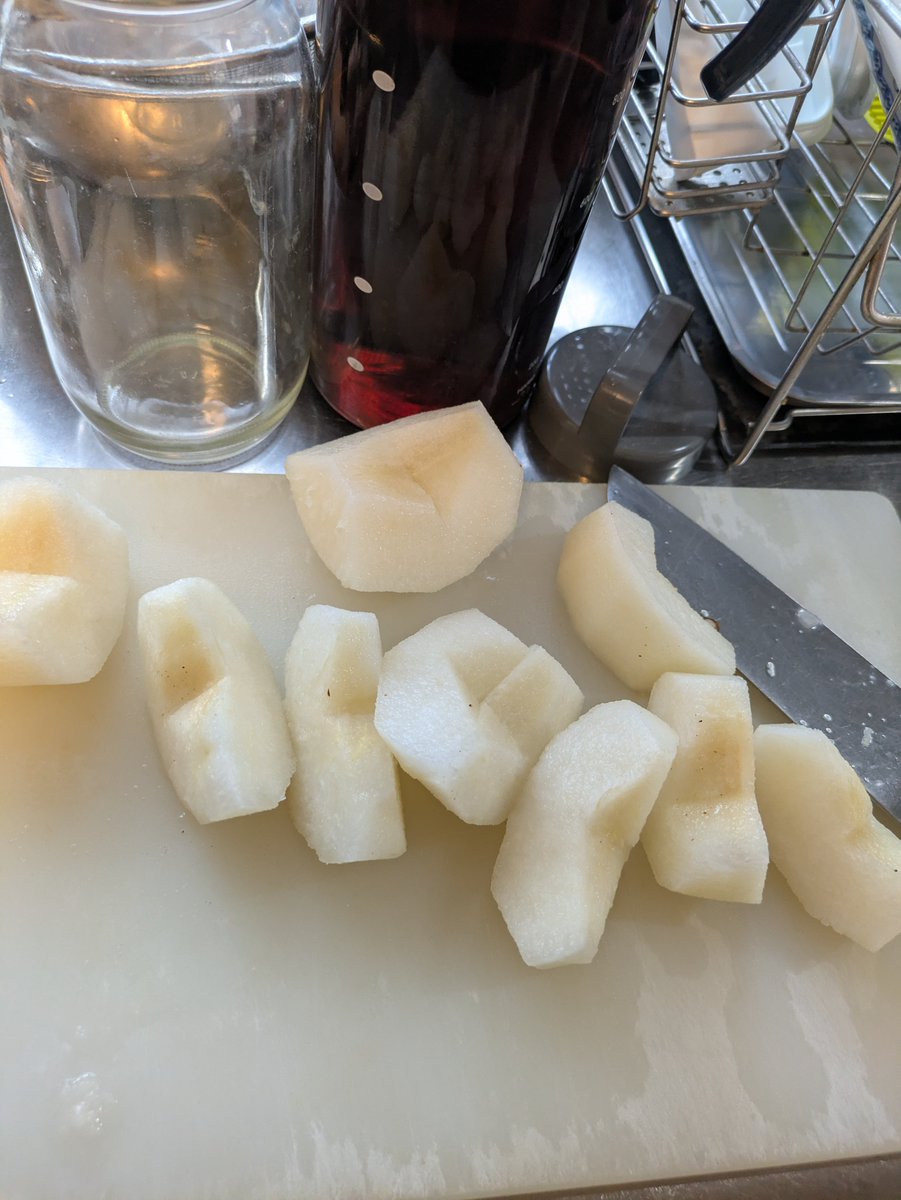 GREAT_NOODLEMAN's tweet photo. 痛む前に食わねば……
切って摩り下ろして…… https://t.co/DyUD7W4t5f