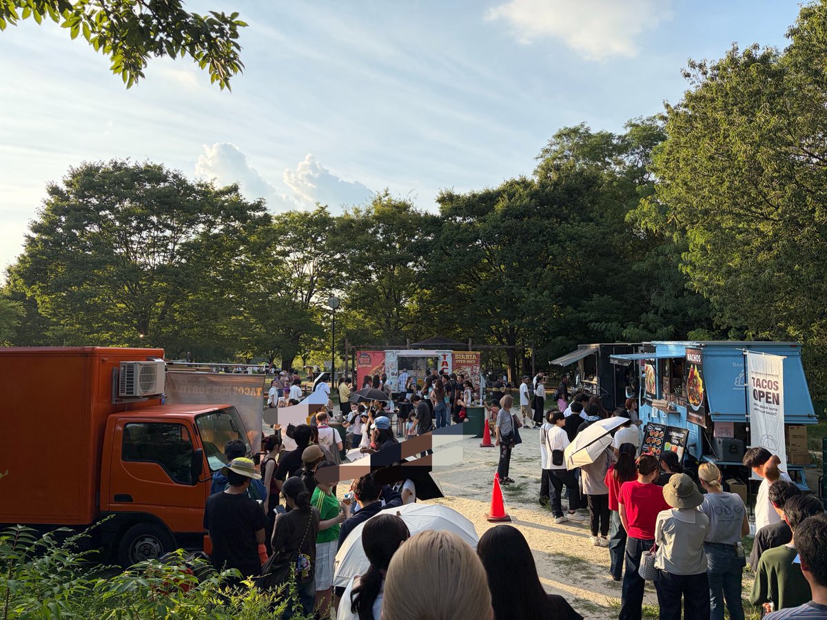 misosoupchan_30's tweet photo. 天白公園のタコスフェス行列🌮 https://t.co/qLuiVAVUzq