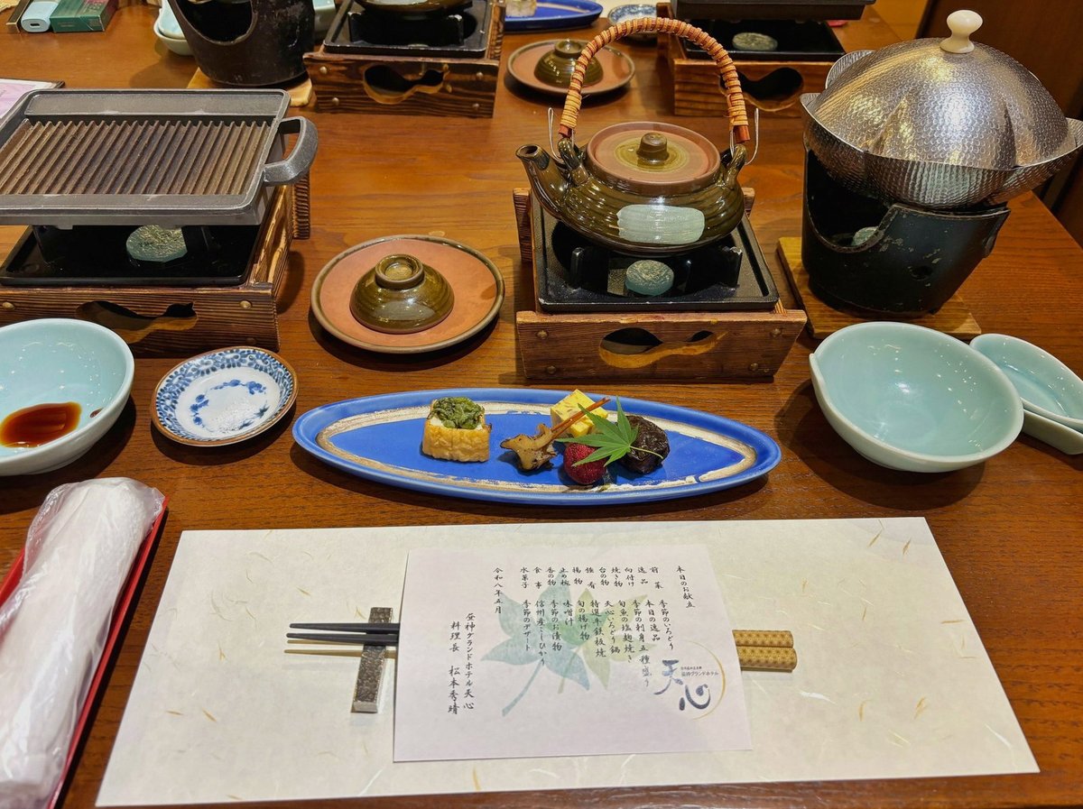 webkmi's tweet photo. 髪めっちゃ伸びてるからうっとおしいけどトリートメントちゃんとしてブラシしながら乾かすと落ち武者になった https://t.co/kPAiWmWJxd