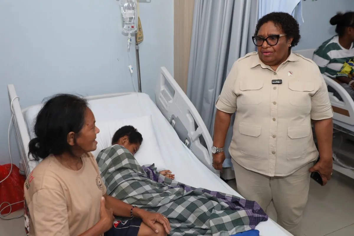 LambeSahamjja's tweet photo. KPAI minta MBG di audit total:
- bukan cuma soal makanan basi tapi ada ancaman sanitasi lebih parah
- di bima ntb belasan relawan dapur mbg positif hepatitis
- maksain kapasitas dapur tanpa skrining kesehatan itu bentuk pembiaran jahat
- katanya sama aja naruh zat berbah4ya di piring makan siswa
- pekerja dapur itu titik paling kritis dalam sistem keamanan pangan
- kpai desak audit nasional total buat semua sppg
- minta pemerintah bongkar ego sektoral bukan sibuk poles citra
- program gizi harus jamin makanan aman bukan cuma ngejar target jumlah penerima