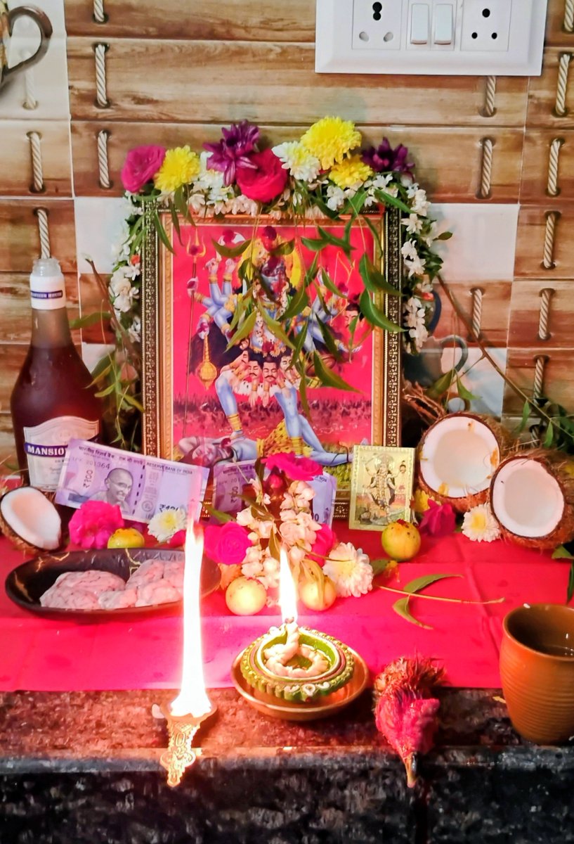MahankaliSri's tweet photo. Maa Kaali Pooja 👁️🔥👁️ Bonala Jathara 
🚩
At
Home 🏡 Maa Varahi 🙏 #Bonalu 🚩🕉️🚩
🚩
Spiritual Offering: Goat Brain 🧠 Natukodi 🐓 
To
Maa #Kaali 👁️🔥👁️ https://t.co/rgvkjwjSbT