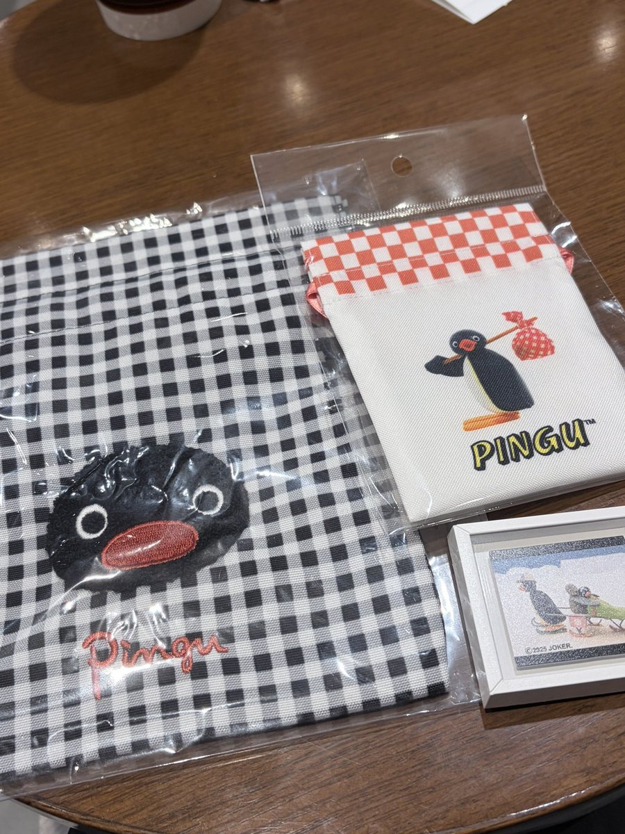ntumr_'s tweet photo. ピングー見ると財布の紐緩むけどグッズは頑張って絞った😭 https://t.co/WVKSSRUpjI