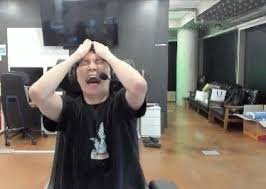 paper_0000001's tweet photo. 방청소하다가 몇년전에 산 클리어파일 모음집 찾아서 반가와서 살펴보다가 이상한거 아빠한테 들킨 사람의 심정을 서술하시오 https://t.co/3EipBBQ39V