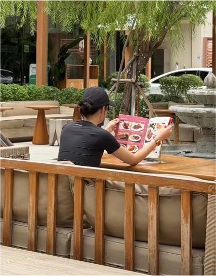 jamekwong's tweet photo. Did Ling get to the restaurant first to order food before Orm arrived? 😭😭 and they were even feeding each other while eating omggg https://t.co/xbDa6rxtlt