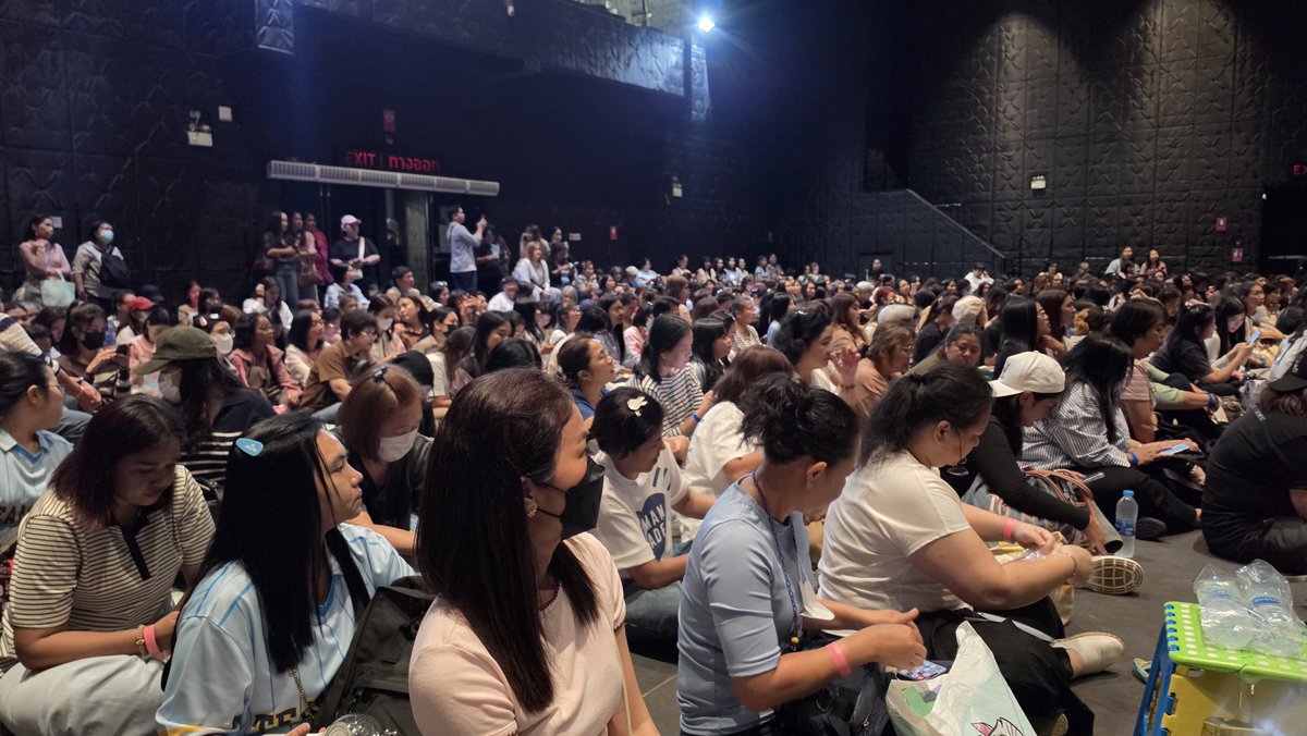 JuneNattapat's tweet photo. เหล่าบรรดานุชนกใน Hall 3 ค่ะ
@peckpalit
@Palit_Official 
#Peck_IGYFanmeet
#HappyPalitDay2026
#เป๊กผลิตโชค #PeckPaLitChoke https://t.co/85YmmArCRn