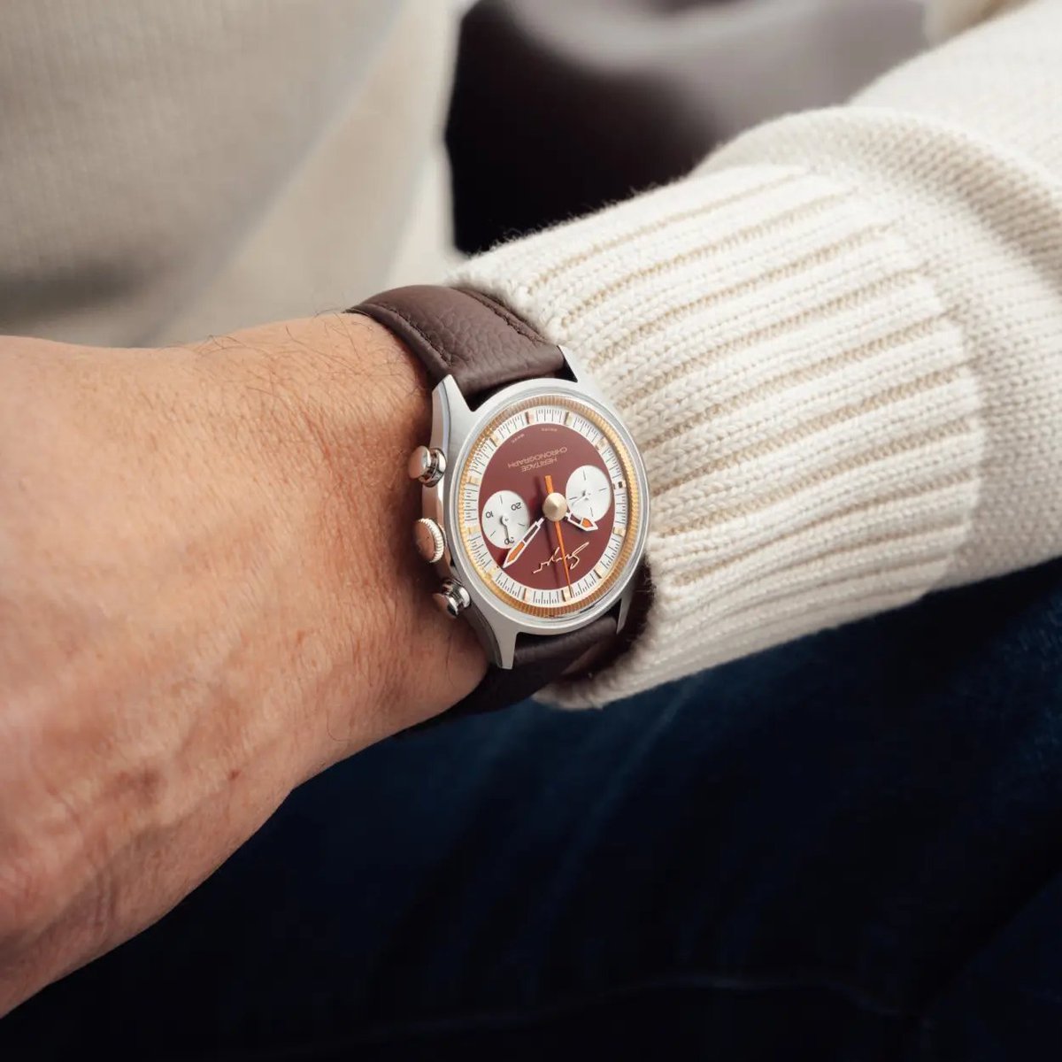 watches_whisky's tweet photo. interesting “vintage style”Singer Reimagined Heritage V72 with classical remake of one of the finest hand-wound column-wheel chronograph movements Valjoux 72. 38.8 mm Stainless Steel case and terracotta dial.
#singer #horology
https://t.co/jLA9RXJvRL https://t.co/3lve8GzJQh