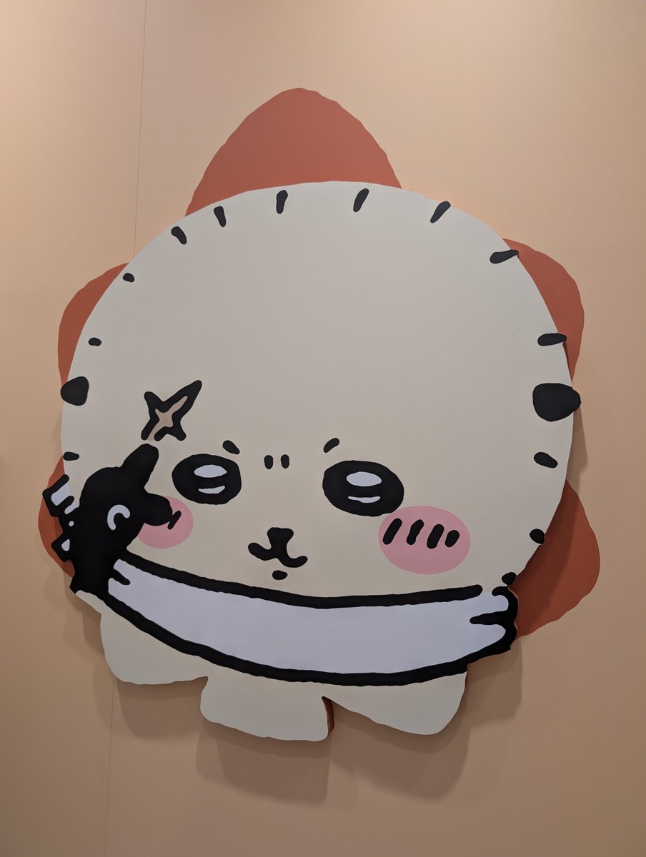 mochimoon8's tweet photo. 友達と見たくてちいかわ2回目見た
ちいかわらんど行ってしまい予定なかったグッズ買ってもた
第二段入場特典のボンドロバチかわいいです https://t.co/4bRB5UF91v