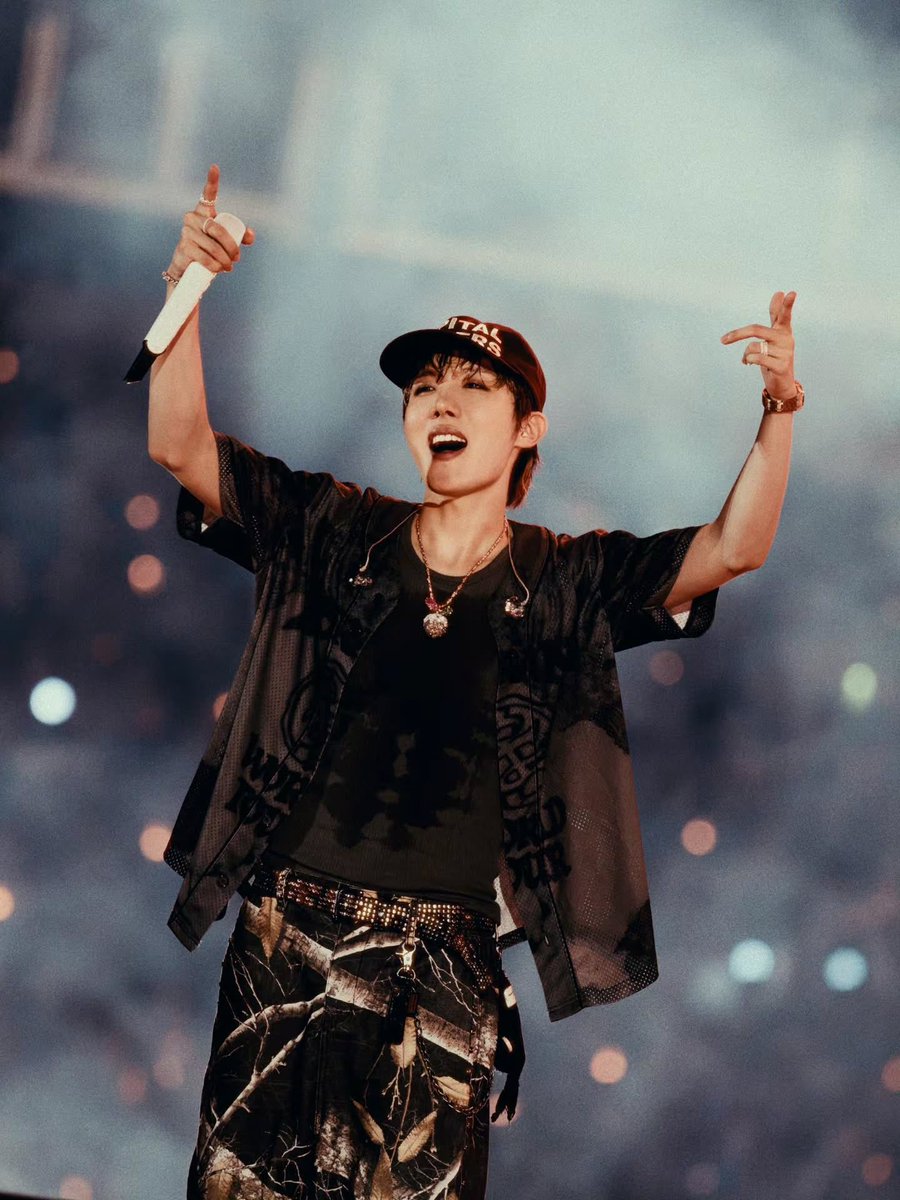 OT7_06_13's tweet photo. Uarmyhope/Jhope Instagram Post Pt5
Hobi: BTS WORLD TOUR 'ARIRANG'. BOSTON.
https://t.co/NlIJYXEOsV
#BTS #BTSJHOPE #HOBI #HOSEOK #JHOPE #방탄소년단 @BTS_twt https://t.co/RBRHm3f0c6