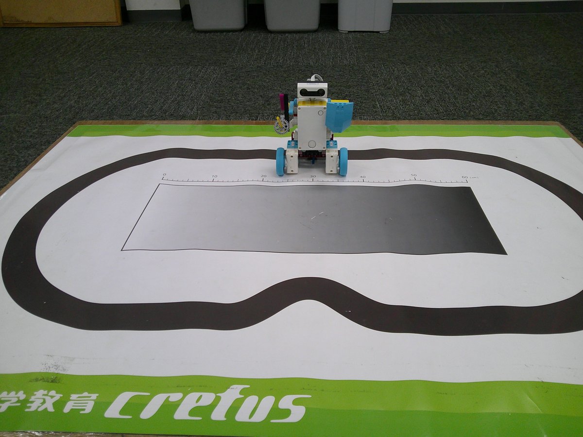 wingkidslabo's tweet photo. こんにちは！#ロボット 科学教室です♪
夏休み明けに前期発表会を予定しています。発表会に向けた競技会の準備を進めています。Silverコースは「ダンスロボット」曲に合わせて様々な動きを振付します。Goldコースは「ロボットレストラン」サーブロボが注文を受けたテーブルまで運びます。
#茨進 https://t.co/ItE1YUZngT