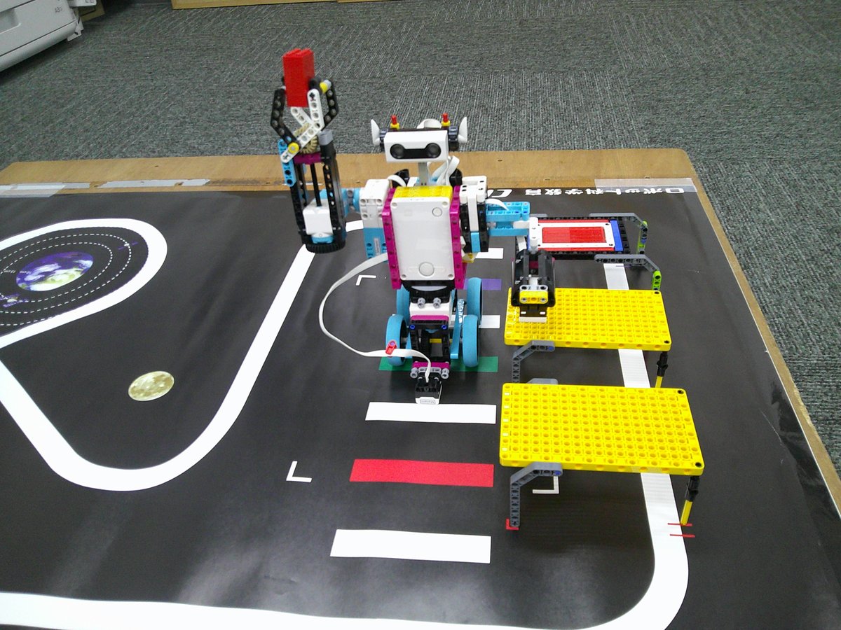 wingkidslabo's tweet photo. こんにちは！#ロボット 科学教室です♪
夏休み明けに前期発表会を予定しています。発表会に向けた競技会の準備を進めています。Silverコースは「ダンスロボット」曲に合わせて様々な動きを振付します。Goldコースは「ロボットレストラン」サーブロボが注文を受けたテーブルまで運びます。
#茨進 https://t.co/ItE1YUZngT
