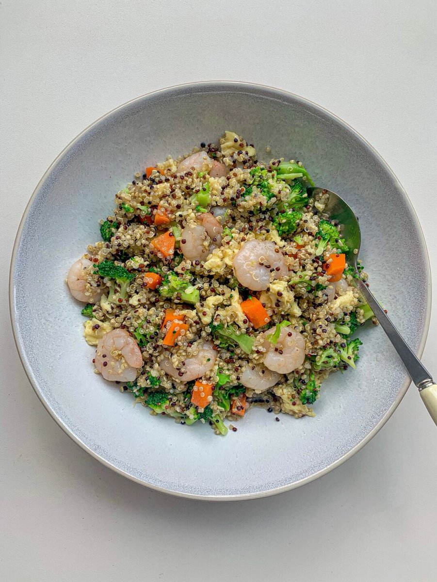 JTalbot15's tweet photo. [Quick and easy 20-min veggie quinoa bowl: high protein, low calorie, packed with roasted broccoli, cherry tomatoes, a drizzle of tahini. Perfect post-grab snack or light lunch for fat loss!]， https://t.co/QT8NeyYsDG