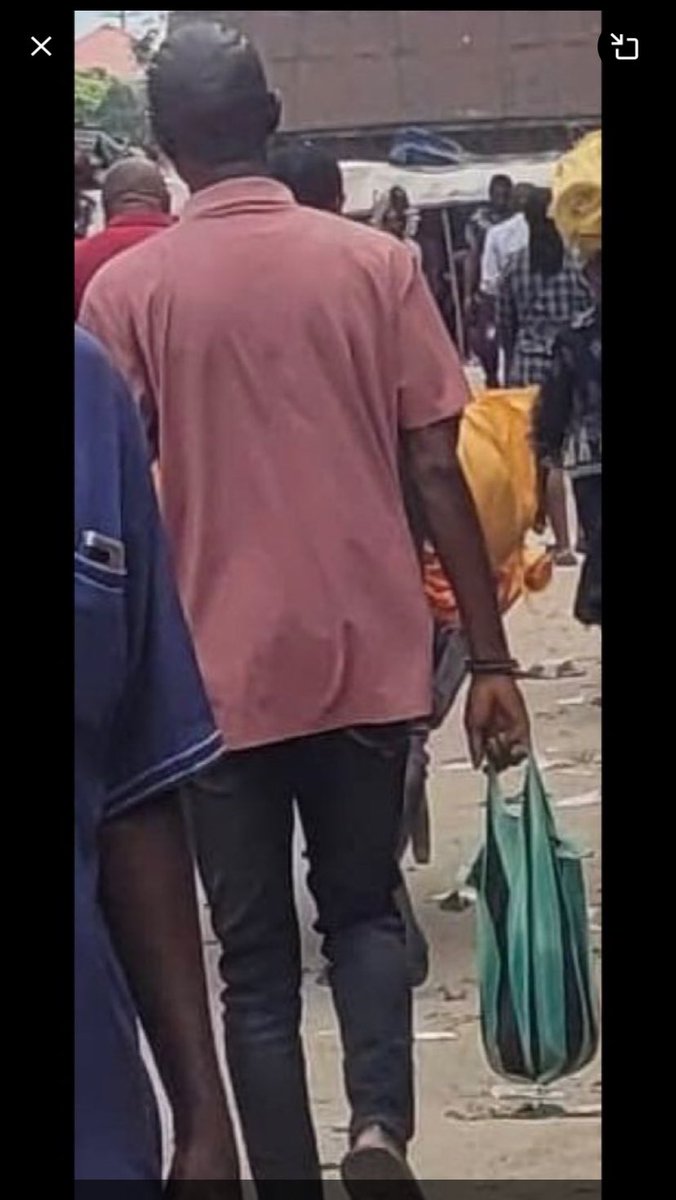withoutduecbmq's tweet photo. @harri_onuoha @Onsogbu As we speak, he’s standing on the pulpit draining the brains 🧠 of his gullible members, collecting tithes to stock his house with beverages.  
@Onsogbu the fake and hungry pastor. https://t.co/FXYq8ZYRRf