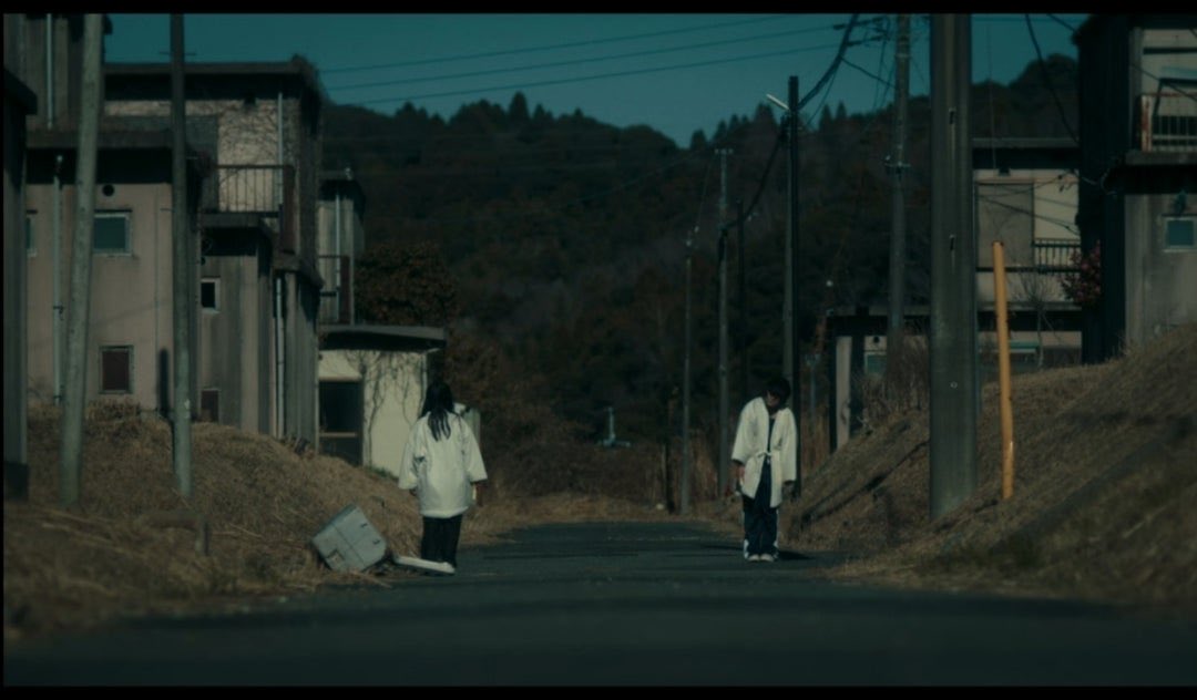 DempaKaii's tweet photo. 『第三回日本ホラー映画大賞』

様々なジャンルのホラーが集結、といった感じ

ローズマリーもびっくりの赤ちゃん
町中華屋に捕食されるエイリアン
30で。ゆっくりめでね。

塩を揉み込んだきゅうりをバキッ！と折ると魔除けみたいになる？描写が良い https://t.co/OfBz8qIppF
