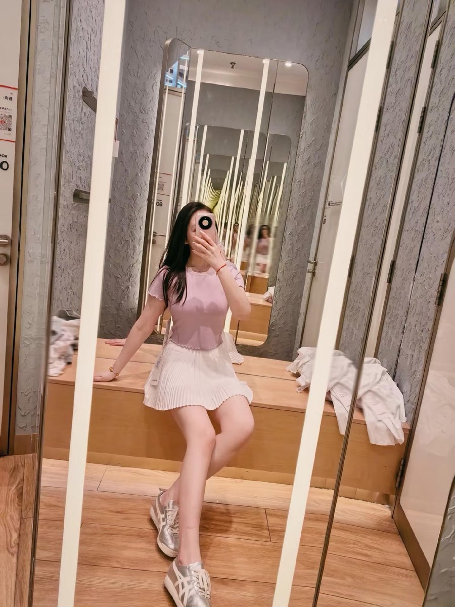 ACRRDPP's tweet photo. 没想到去杭州逛街还是会不由自主的走进lulu，这一套打网球的时候穿完全是青春美少女，班味都少了很多。 https://t.co/bHh7i3frie