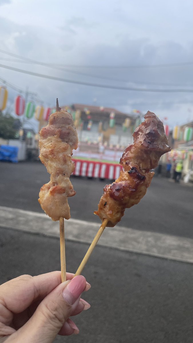 terayama_town's tweet photo. 昨日好評だった塩味、今日もやるそうです！
タレと塩。どちらも美味しいですよー

#寺山町 #盆踊り #焼き鳥　#やきとり https://t.co/6dJ4x4ja3l
