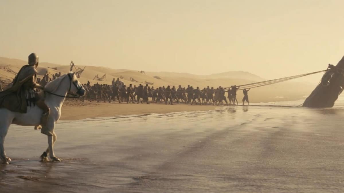 SamuMartinLopez's tweet photo. Hay escenas de "La Odisea" de Christopher Nolan que, por si solas, ya merecen el precio de la entrada en el mejor cine posible. Mención especial a las del Hades y las sirenas, en las que Hoyte van Hoytema se gana su segundo Óscar con creces. https://t.co/d0rYJWexDb
