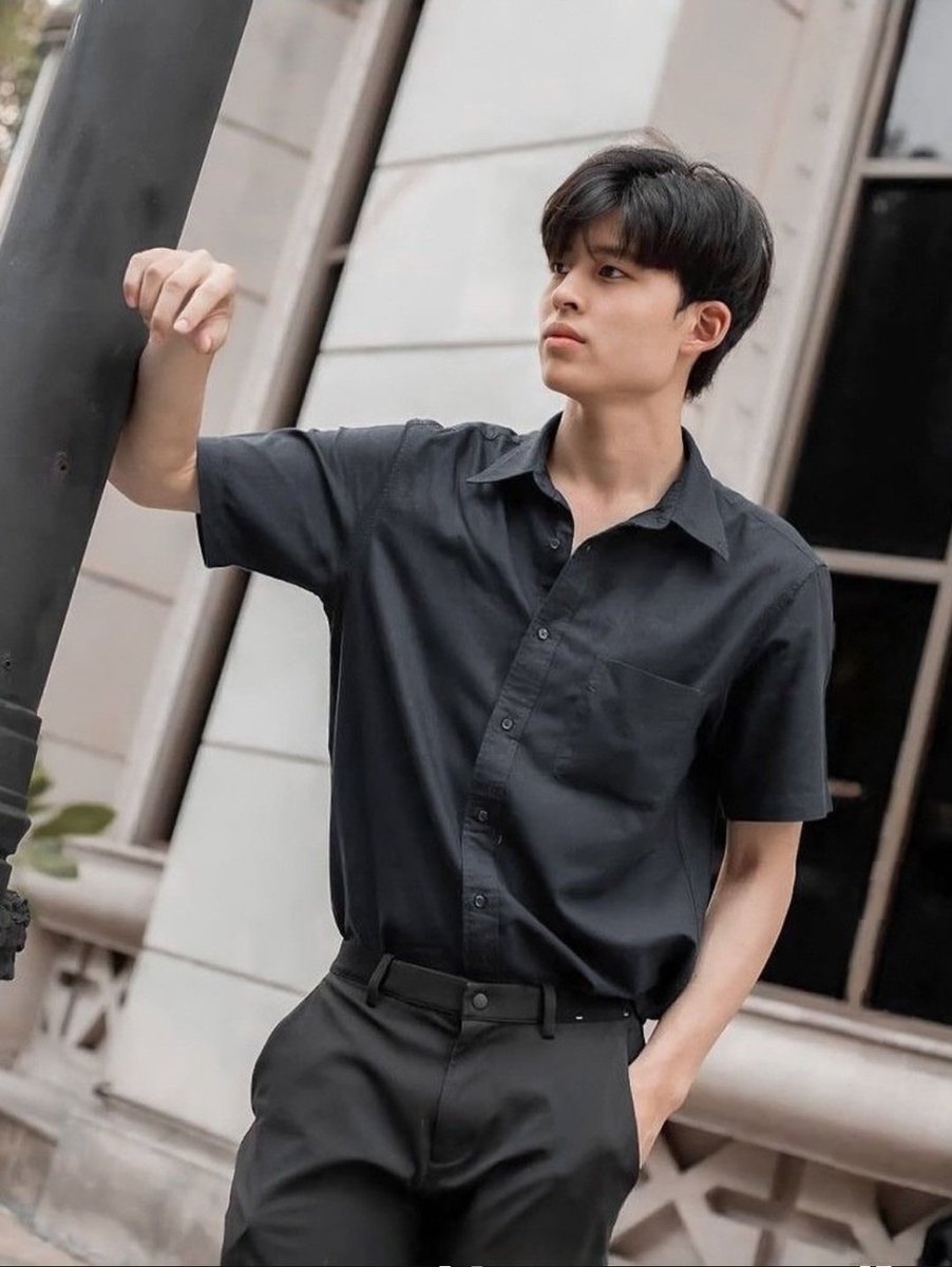 Shikptrch's tweet photo. ภูวินทร์ตอนอายุ 17 ตาแหลมมาก รู้ได้ไงว่า 6 ปีผ่านไป ปอนด์จะหล่อ หุ่นดี เต้นเก่ง แร็พเก่ง ดูแลภูวินทร์เก่งขนาดนี้ ปอนด์ตอนนั้นก็น่ารักบ้อกแบ้กเหมือนกันนะ #ppnaravit https://t.co/WUk6Lhlccn