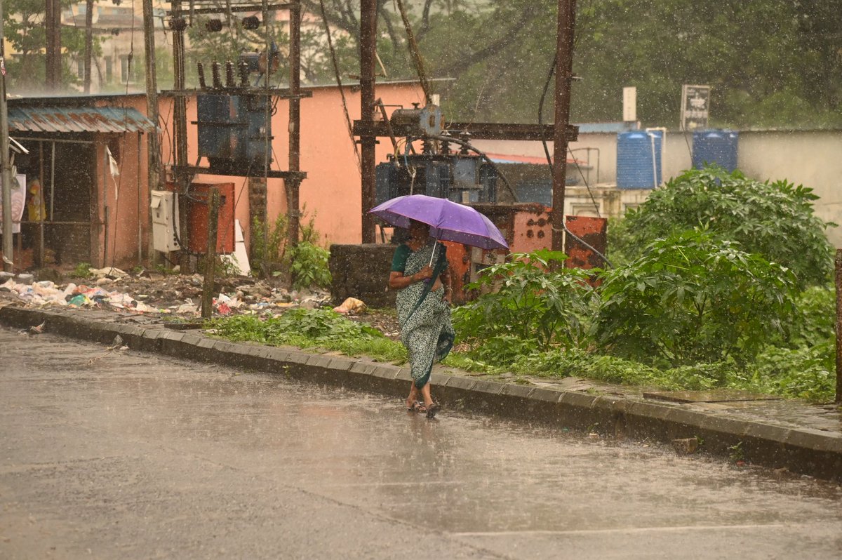 deep_nair16's tweet photo. People commute during heavy monsoon rains in outskirts of Mumbai India, on August 8, 2026. 
#rain #India #Monsoon https://t.co/gOnExytPiZ
