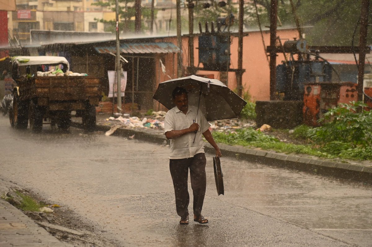 deep_nair16's tweet photo. People commute during heavy monsoon rains in outskirts of Mumbai India, on August 8, 2026. 
#rain #India #Monsoon https://t.co/gOnExytPiZ