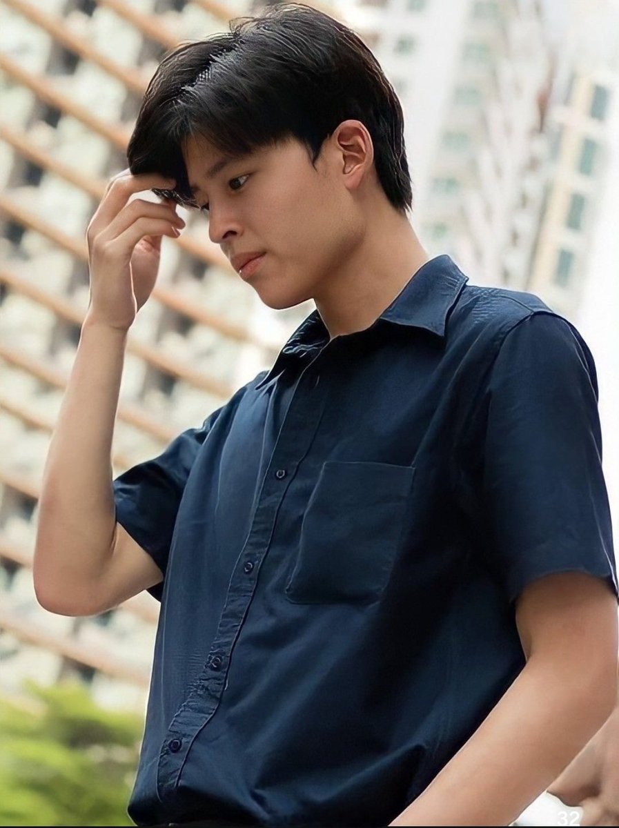 Shikptrch's tweet photo. ภูวินทร์ตอนอายุ 17 ตาแหลมมาก รู้ได้ไงว่า 6 ปีผ่านไป ปอนด์จะหล่อ หุ่นดี เต้นเก่ง แร็พเก่ง ดูแลภูวินทร์เก่งขนาดนี้ ปอนด์ตอนนั้นก็น่ารักบ้อกแบ้กเหมือนกันนะ #ppnaravit https://t.co/WUk6Lhlccn