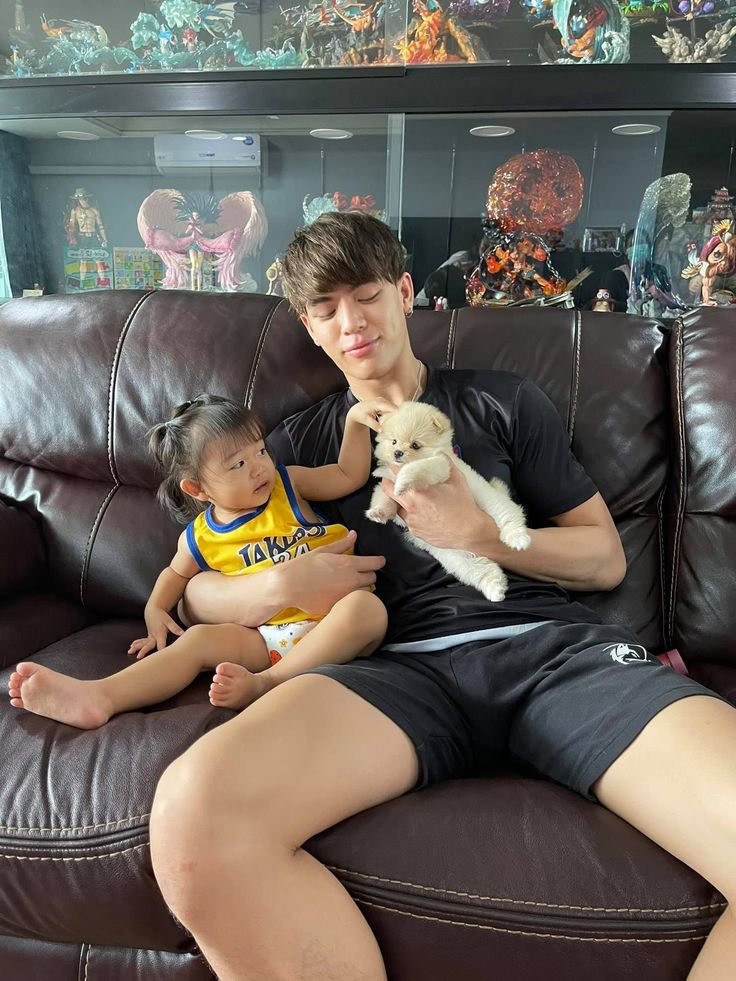 caskeyscat's tweet photo. @faifaisupanida Sorry Joss. Being the one who’s been carrying Nong Bella and Nong Miso since they were little, long before they knew Gawin doesn’t guarantee you’ll be their favorite 🤣

#JossGawin https://t.co/bKq3s5ktAd