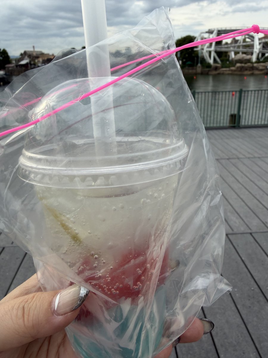 sachiriena's tweet photo. 金魚すくいドリンク🥤 https://t.co/21QIMldEEK
