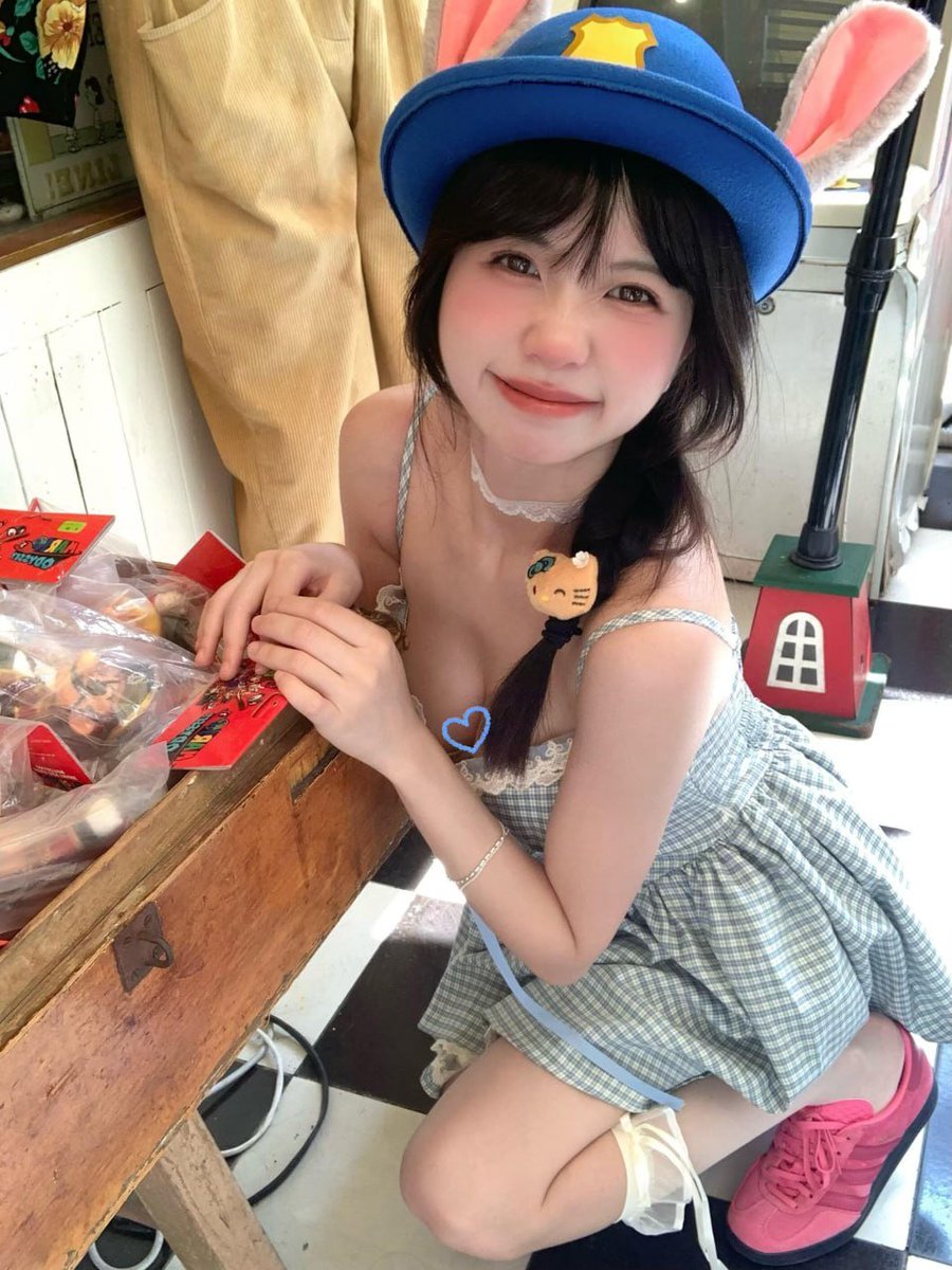0122_Kixo's tweet photo. 孩子需要一个快乐的妈妈，丈夫需要个懂事的妻子，那么我呢?我需要什么呢？

一点点惊喜也好，刺激也好，只是不想生活怎么枯燥而已🤧 https://t.co/bgrVxFPecp