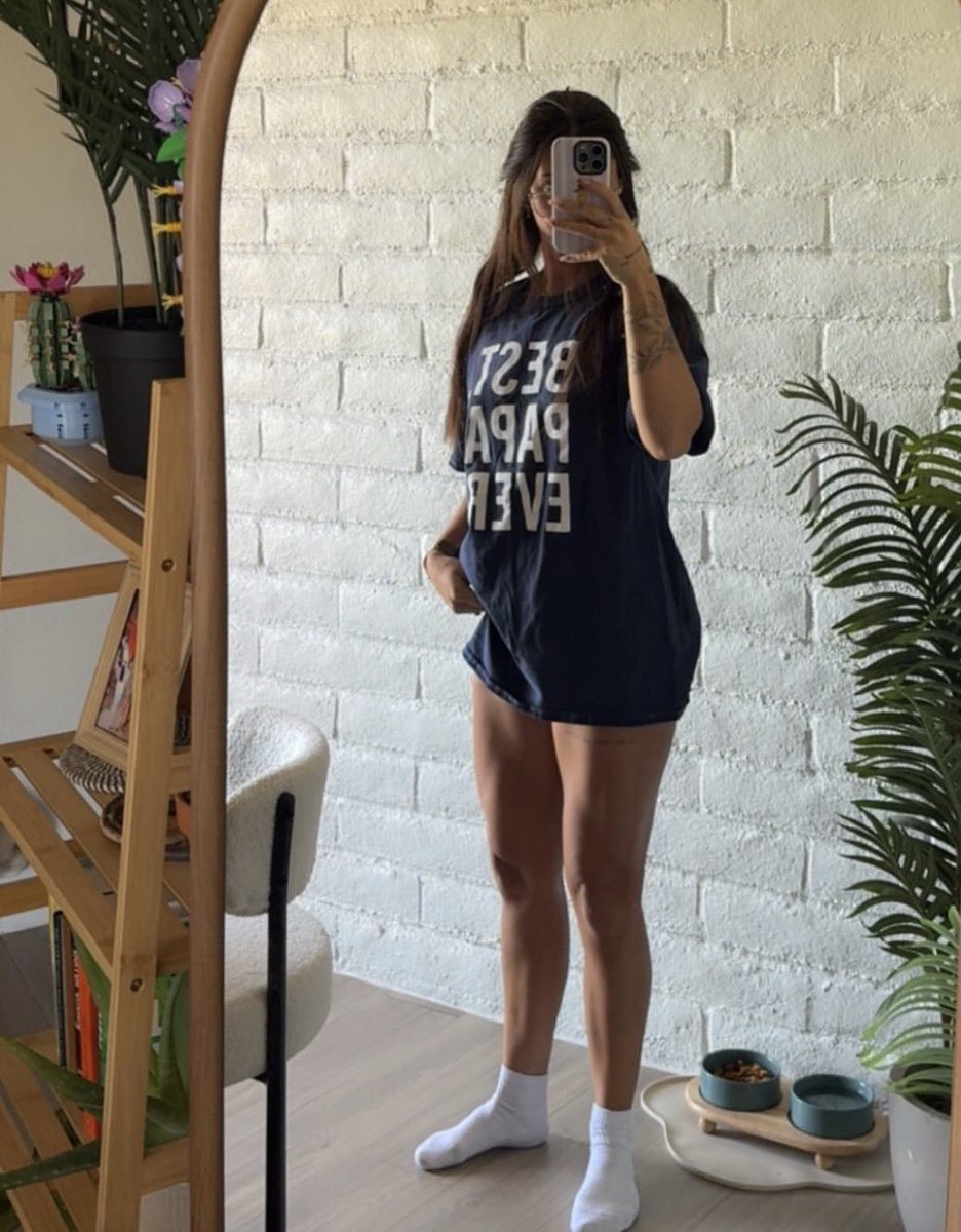 spoilt4nicole's tweet photo. The view you deserve? My sweaty gym socks. Stay obsessed, freak. https://t.co/UPS4lHYa7J